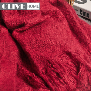 <span class=keywords><strong>Pas</strong></span> <span class=keywords><strong>cher</strong></span> Prix <span class=keywords><strong>En</strong></span> Gros Lumineux Rouge <span class=keywords><strong>Mohair</strong></span> Jacquard Tissé Jeter Couvertures Avec Glands - Product Image 4