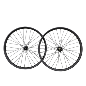 Roues de <span class=keywords><strong>VTT</strong></span> en carbone 700C <span class=keywords><strong>29</strong></span> Plus <span class=keywords><strong>Roue</strong></span> de vélo de montagne 3.0'' pneu avec largeur de 50 mm Clincher / sans crochet <span class=keywords><strong>Tubeless</strong></span> - Product Image 2