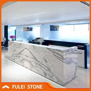 Mostrador de Recepción Moderno de Mármol Blanco Statuario Italiano - Product Image 1