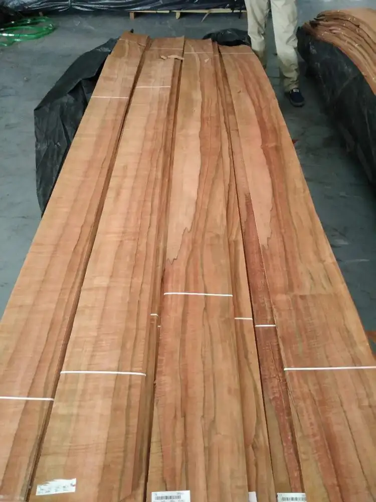 चीन कारखाने उच्च गुणवत्ता 0.5mm प्राकृतिक लाल गम लिबास एप्पल लकड़ी लिबास
