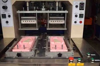 Machine de moulage et de découpe à chaud Yuanwei 2018 pour semelles épaisses de sandales de randonnée pour hommes, certifiée CE 380V, pour la fabrication de semelles de sandales pour nouveaux couples