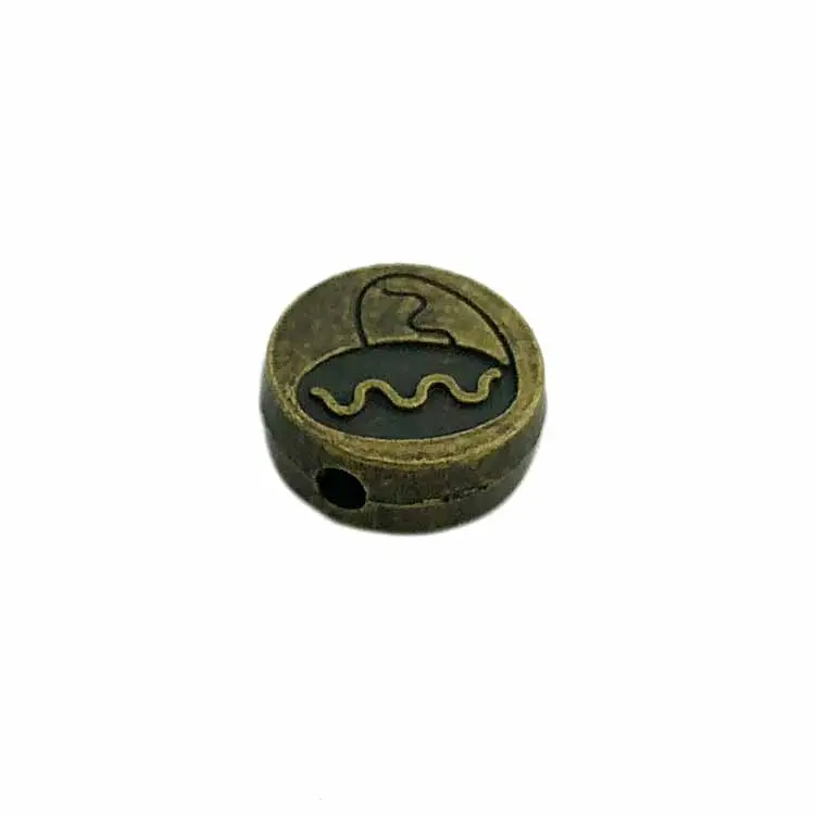 Prezzo di fabbrica in rilievo antico in ottone logo personalizzato in metallo del branello del pendente di fascino hang tag di gioielli per il Braccialetto
