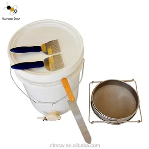 Beekeeping pail plastic bee tank white honey bucket beekeeping pail