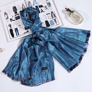 Nhà Máy Bán Buôn Dệt Thiết Kế Paisley Mô Hình Phụ Nữ Khăn Lụa Dày Dài Bọc Khăn - Product Image 4