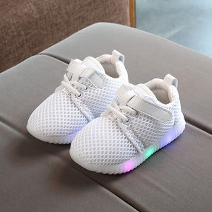 <span class=keywords><strong>Zapatillas</strong></span> Brillantes, Nueva Moda Infantil, Zapatos Casuales de Primavera, <span class=keywords><strong>Zapatillas</strong></span> con Luces LED Intermitentes, <span class=keywords><strong>Zapatillas</strong></span> Luminosas para Niños y <span class=keywords><strong>Niñas</strong></span> - Product Image 3