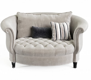 Chaise semi-circulaire en velours avec base en bois massif Margo de Meridian Furniture Inc, canapé de détente pour la maison et l'hôtel - Product Image 1