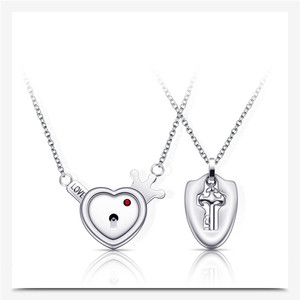 2 PCS nuevos accesorios de moda corona de acero inoxidable en forma de corazón medallón COLLAR COLGANTE clave para pareja - Product Image 2