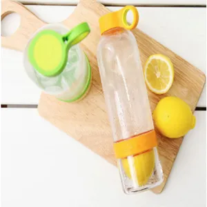 Sıcak satış ucuz fiyat özel Logo BPA ücretsiz limon içme meyve demlik ile 500ML su şişesi ücretsiz örnek