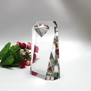 形状K9クリスタルトロフィー賞光学ダイヤモンド3D彫刻で透明カスタマイズされたロゴお土産シールドヨーロッパクリアレター