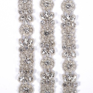 Gli accessori all'ingrosso della disposizione del cristallo di rocca di bling cucono sulla cinghia di cristallo bianca del <span class=keywords><strong>vestito</strong></span> da cerimonia nuziale di applique del corpetto della correzione a caldo <span class=keywords><strong>per</strong></span> il <span class=keywords><strong>vestito</strong></span> da sposa RH9 - Product Image 5