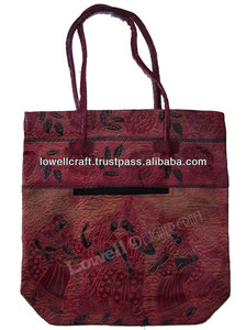 Sac fourre-tout en cuir fait main avec un design artistique indien traditionnel, couleur rouge, style classique, usage quotidien - Product Image 4