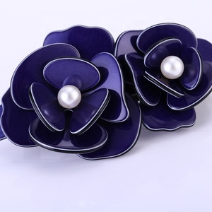 Barrettes pour les <span class=keywords><strong>cheveux</strong></span>, en acrylique, 1 pièce, <span class=keywords><strong>pince</strong></span> élégante en forme de Rose, motif Floral, <span class=keywords><strong>avec</strong></span> perles, nouveau Design - Product Image 4