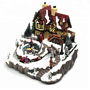 Maisons de village de Noël en polyrésine avec scène de ski rotative à LED et fibres optiques, décorations musicales - Product Image 1