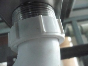 Escurridor de ducha de acero inoxidable de 86 CM de estilo moderno Acabado de espejo Diseño de rejilla clásico para baño Incluye 1 labios de rosca de tubo - Product Image 6