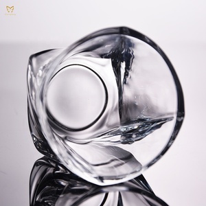 200ml Twisted <span class=keywords><strong>Shot</strong></span> Vodka vetro inciso whisky vecchio stile bicchieri di whisky irregolari bicchieri di whisky personalizzabili