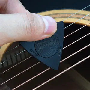 phụ kiện đàn guitar pick Suppliers-Triangle Guitar Picks PC + ABS Vật Liệu Lớp Phủ Chống Trượt Phong Cách Di Động Picks Dây Cụ Đàn Guitar Phụ Kiện