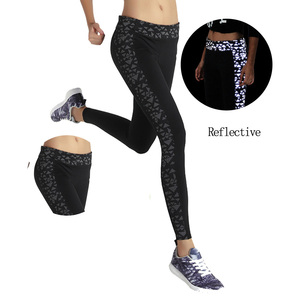 Pantalones de compresión elásticos para mujer, mallas de poliéster y LICRA con estampado de sublimación, reflectantes, a la moda - Product Image 3