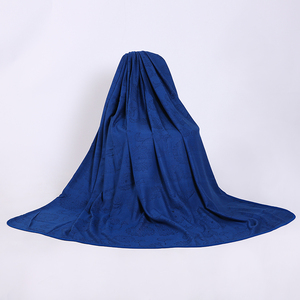 2017 mode <span class=keywords><strong>pas</strong></span> <span class=keywords><strong>cher</strong></span> promotion 1 plis bleu personnalisé à repasser tricoté jacquard <span class=keywords><strong>couverture</strong></span> chunky - Product Image 1