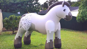 Individuell Gestaltetes Großes Aufblasbares Belgisches Kaltblut von Puffy Paws - Product Image 2