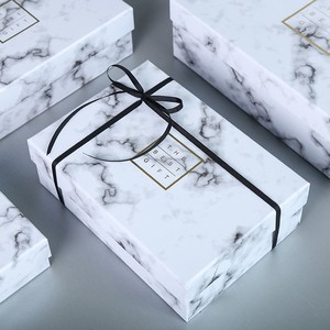 Contenitore regalo di cartone stampato in marmo bianco personalizzato per invito a nozze con Logo in lamina d'oro - Product Image 5