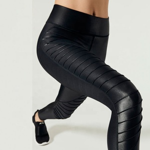 Leggings Negros Brillantes de Cuero Sintético para Mujer - Product Image 4