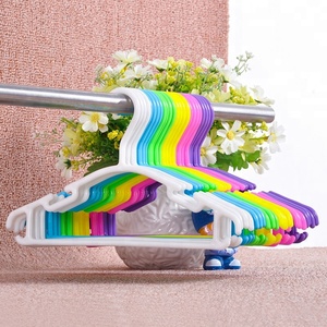 Multi-funzionale appendiabiti in plastica piccolo bambino bambino bambino bambino tubolari appendiabiti colorati appendiabiti risparmio di spazio - Product Image 1