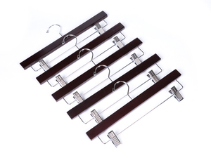 Vente en gros <span class=keywords><strong>cintre</strong></span> à pantalon personnalisé Offre Spéciale pinces en <span class=keywords><strong>bois</strong></span> cintres pour jupes - Product Image 3