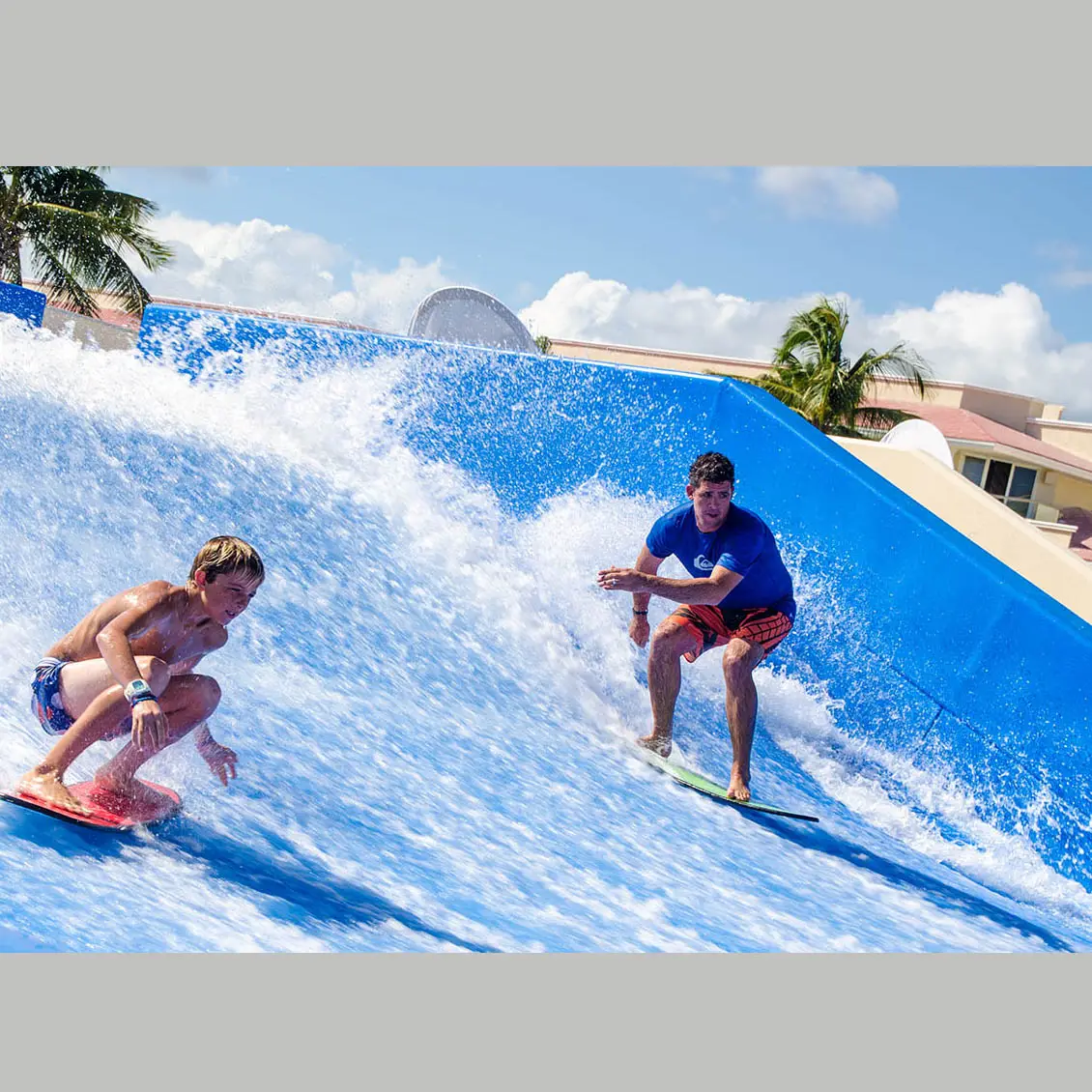 Wasserpark Geräte zur Herstellung künstlicher Wellen Freiluft-Land-Mehrpersonen-Wasserbrett-Surfausrüstung zu verkaufen