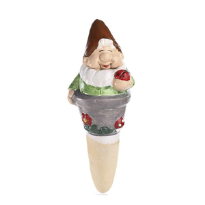 装飾的なガーデンノーム テラコッタ製 植物水やりスパイク - Product Image 1