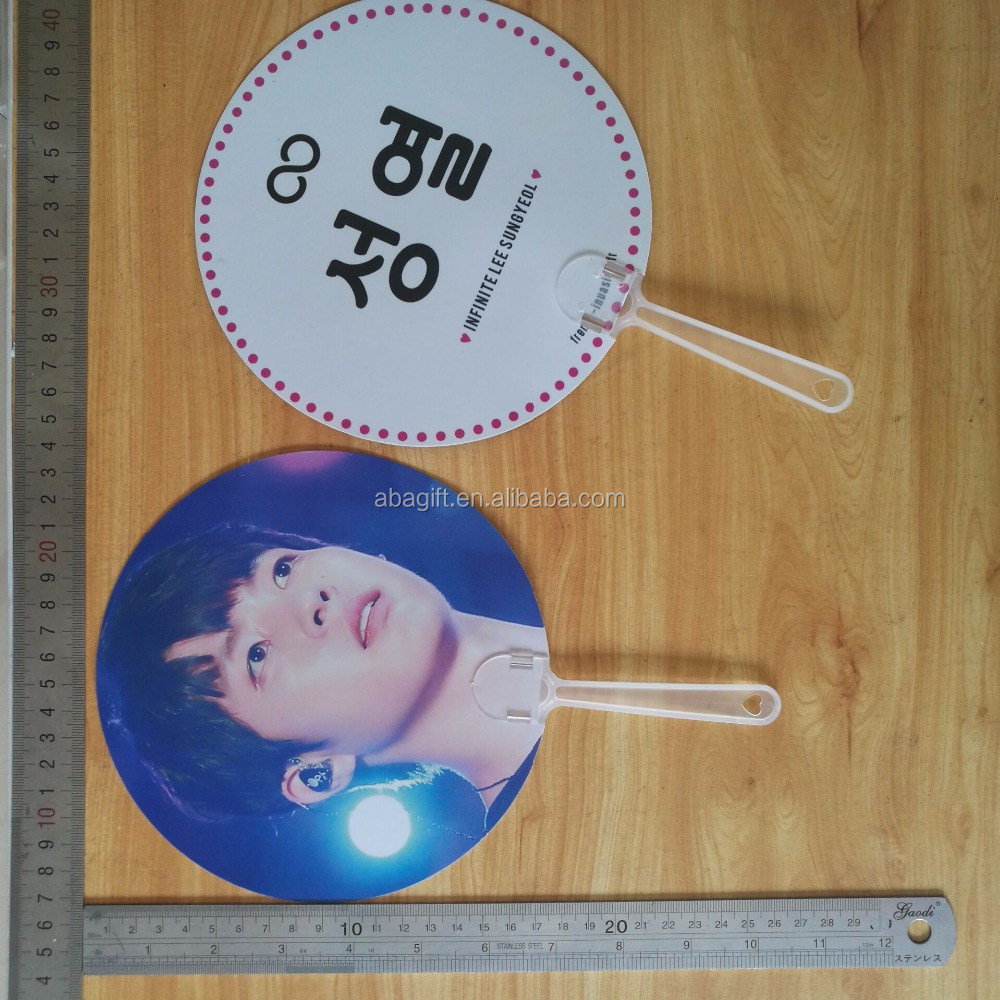 Цветной пластиковый ручной вентилятор с полупрозрачной ручкой