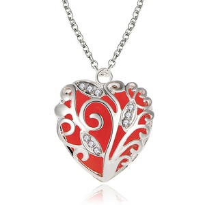 Hollow Heart Locket Incandescente Gioielli Bagliore Nel Buio Collana Regali di Compleanno per Il Suo <span class=keywords><strong>Regalo</strong></span> di <span class=keywords><strong>Anniversario</strong></span> - Product Image 5