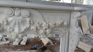 Cornice per Caminetto in Marmo Italiano per Decorazione di Castelli e Palazzi - Product Image 2