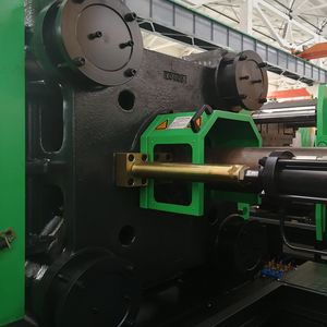 Bon prix 450T 500 tonnes force de serrage 3 gallons 5 gallons HDPE PP peinture seau Machine de moulage par injection - Product Image 6