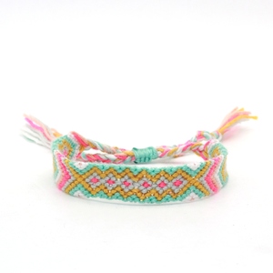 สร้อยข้อมือถักเชือกฝ้ายหลากสีสัน งานแฮนด์เมด สไตล์ชาติพันธุ์ ยอดขายดีประจำปี 2017 - Product Image 4