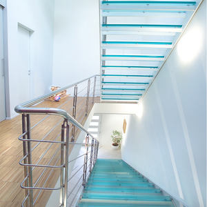 Escalera en voladizo de acrílico transparente - Product Image 5