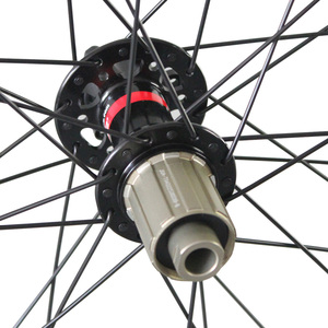 <span class=keywords><strong>Ruedas</strong></span> de Bicicleta Gruesas de <span class=keywords><strong>Carbono</strong></span> <span class=keywords><strong>29</strong></span> Plus, <span class=keywords><strong>29</strong></span> + 50 mm de Ancho, Clincher de <span class=keywords><strong>Carbono</strong></span> y Rueda de Bicicleta Gruesa sin Gancho - Product Image 6