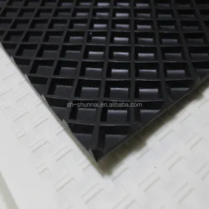 Black Wedge Pattern Schleif maschine PVC-Förderband für den Bau Förderband für das System zur Entfernung von Gülle