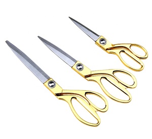 <span class=keywords><strong>Forbici</strong></span> <span class=keywords><strong>Professionali</strong></span> <span class=keywords><strong>da</strong></span> <span class=keywords><strong>Sarto</strong></span> in Acciaio Inossidabile Dorato <span class=keywords><strong>da</strong></span> 9,5 Pollici, Multifunzione per Cucito e Sartoria - Product Image 6