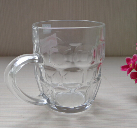 wholesale cheap 550ml clear embossed glass beer mugs with handle