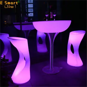 Table de bar à vin haute avec haut-parleur de musique/mobilier portable en plastique PE table de bar éclairée par led et chaises pour Bar KTV café mariage