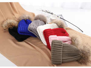 <span class=keywords><strong>Bonnet</strong></span> <span class=keywords><strong>pompon</strong></span> tricoté en boule de fausse fourrure pour femmes en acrylique pour l'hiver vente en gros - Product Image 6