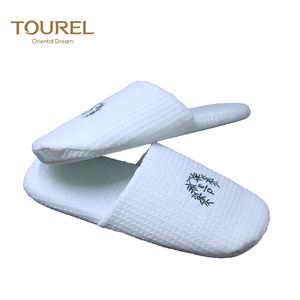 Chaussons d'intérieur en <span class=keywords><strong>éponge</strong></span> gaufrée de qualité supérieure Tourel, fermés, avec logo brodé - Product Image 2