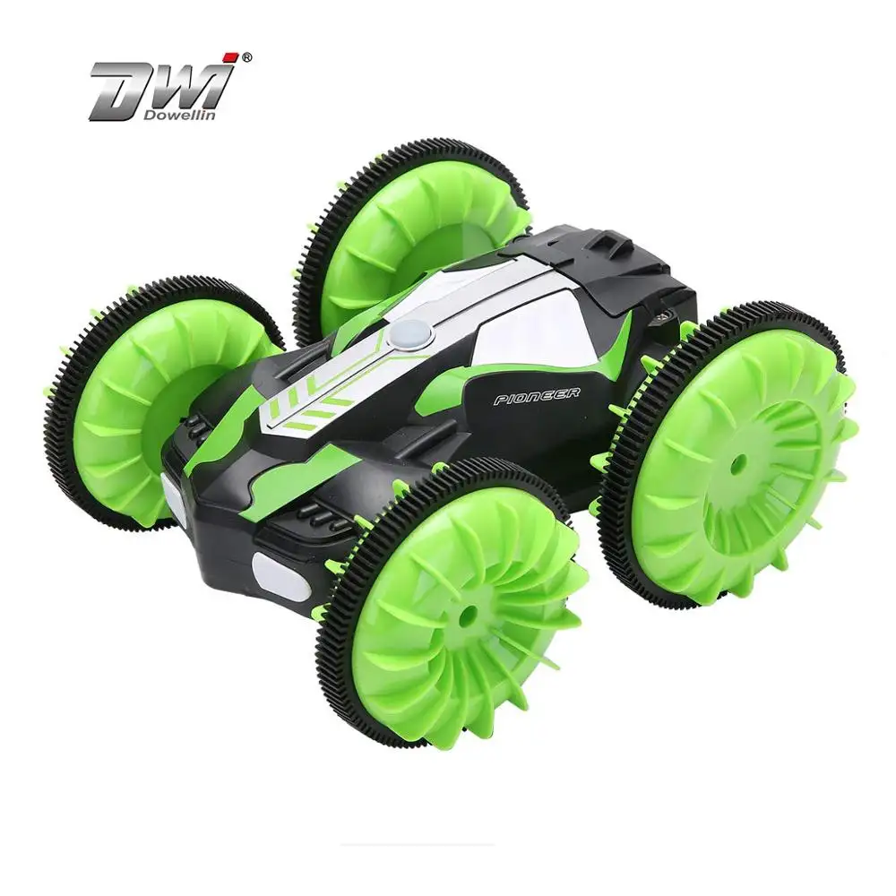 DWI Dowellin 2.4G 4WD 2 में 1 आर सी स्टंट कार खिलौना डबल एक पक्ष द्विधा गतिवाला रिमोट कंट्रोल खिलौने कार पानी स्लाइड के साथ स्टंट