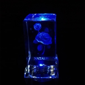 Cadeaux romantiques de la Saint-Valentin Photos gravées au laser <span class=keywords><strong>3D</strong></span> <span class=keywords><strong>Cube</strong></span> de cristal de fleur de rose pour cadeaux d'invités - Product Image 4