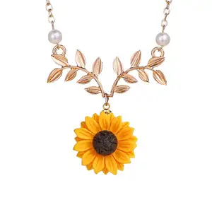 Delicate Sunflower Pendant Necklace For Women Creative Imitation Pearls Jewelry Necklace Clothes Accessories