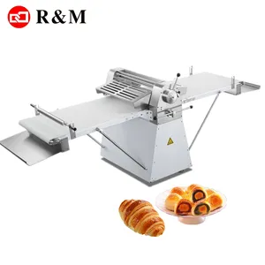 Máquina de confeitaria croissant pão pequena samosa, máquina automática de preparar pastelaria