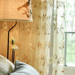 MOQ basso di Stile Cinese Traslucido Floreale Ricamato Giallo Finestra Sheer <span class=keywords><strong>Tende</strong></span> Voile <span class=keywords><strong>Per</strong></span> Balcone Banchetto di Nozze <span class=keywords><strong>Sala</strong></span> - Product Image 2