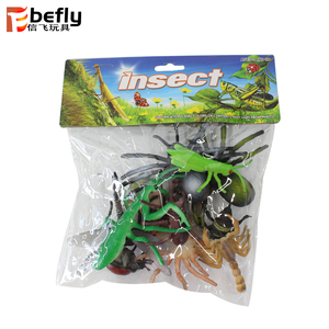 Ensemble de 12 figurines d'insectes en plastique représentant <span class=keywords><strong>des</strong></span> araignées, <span class=keywords><strong>des</strong></span> grenouilles, <span class=keywords><strong>des</strong></span> mantes et <span class=keywords><strong>des</strong></span> papillons du monde animal - Product Image 3