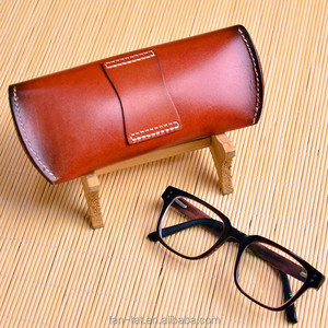 Étui de lunettes de soleil en cuir, porte-lunettes en vogue Tan - Product Image 5