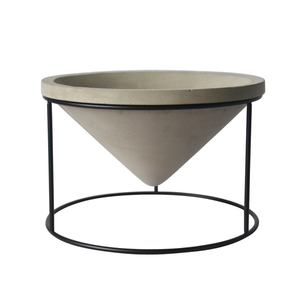 <span class=keywords><strong>Maceta</strong></span> Grande de Cemento en Forma de Cono con Base de Metal - Product Image 5